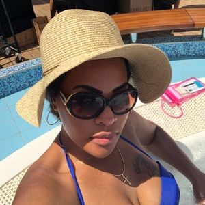 Meet your Posher, Ciera